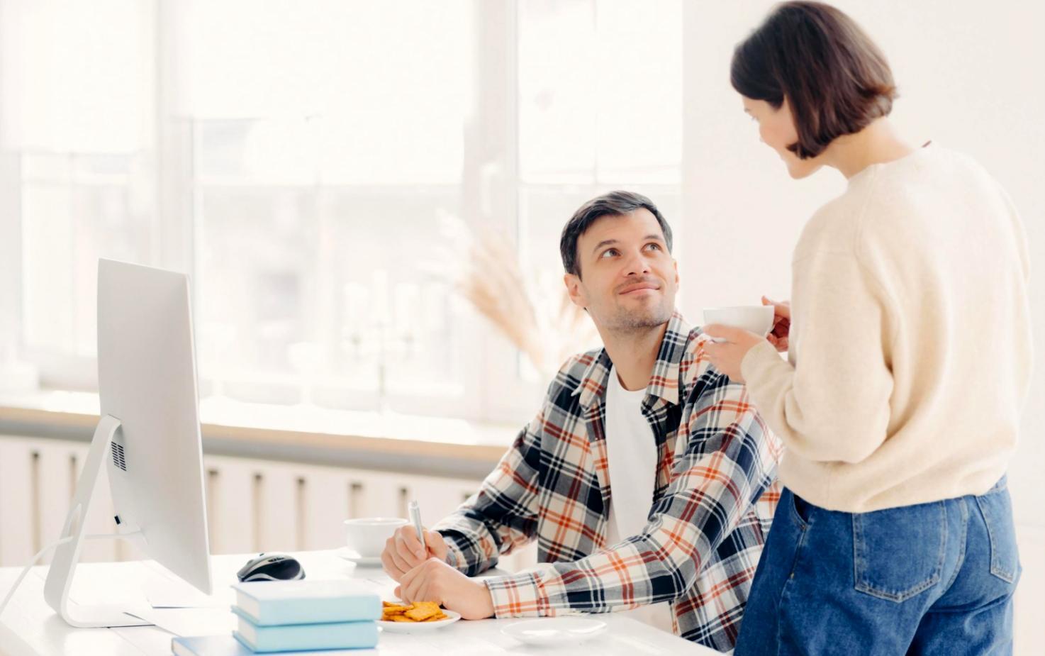 Spazio di lavoro accogliente per sessioni di coaching e sviluppo personale